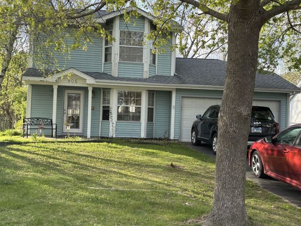 906 Knightsbridge Drive , Island Lake, IL 60042