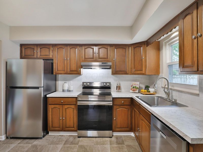 1004 Marland Drive N, Columbus, OH 43224 Photo 8