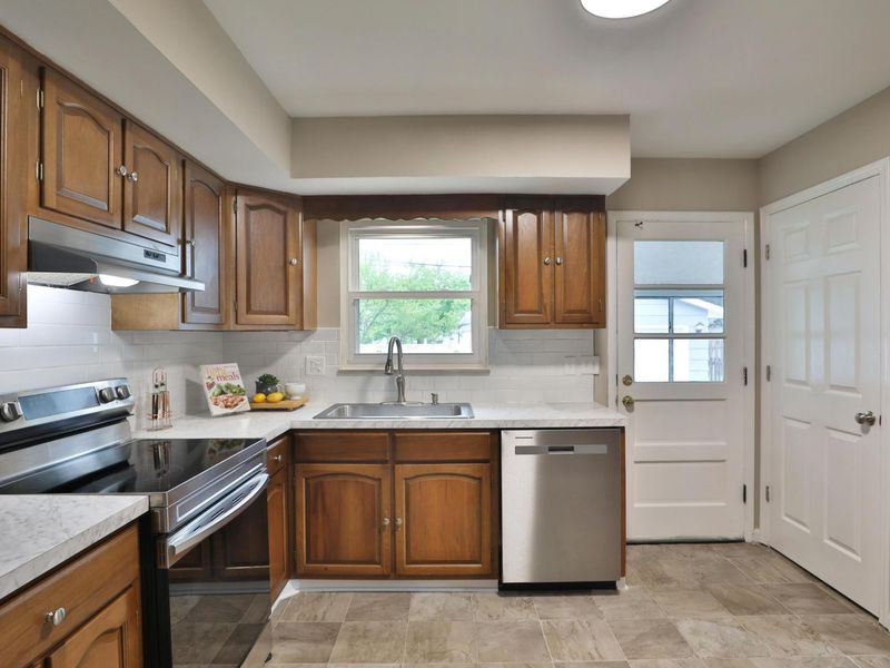 1004 Marland Drive N, Columbus, OH 43224 Photo 9