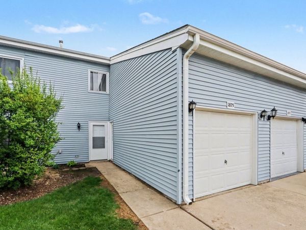 1895 Hickory Lane , Glendale Heights, IL 60139