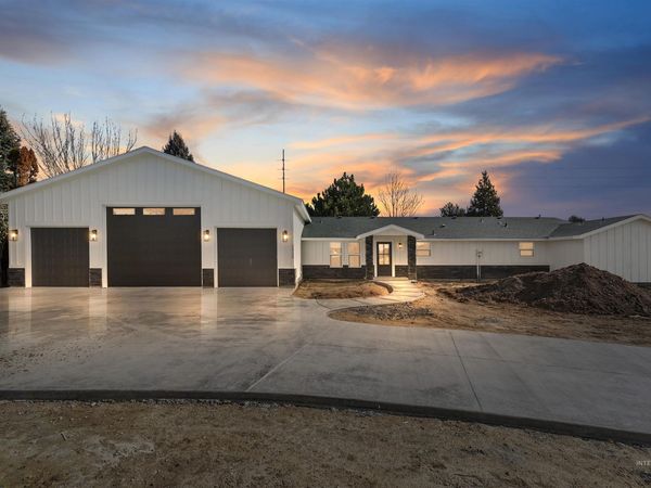 2450 N. Julia Ave., Meridian, ID 83646