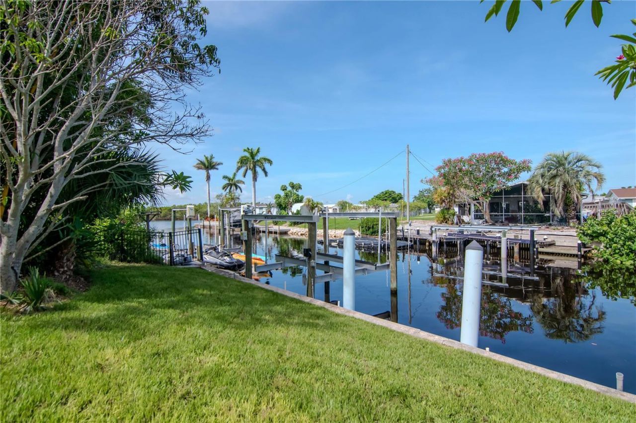 106 Steven Street, Ruskin, FL 33570 Photo