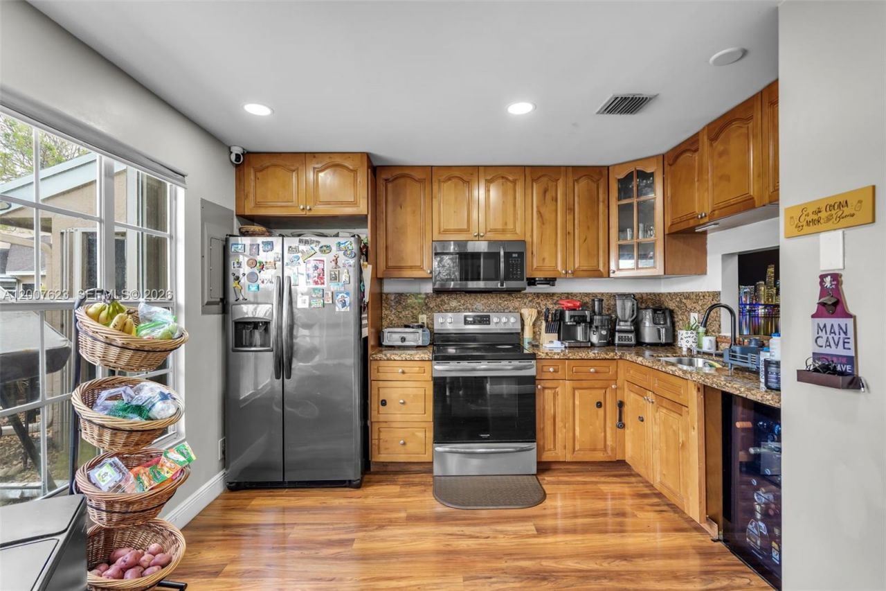 7059 Woodmont Way , Tamarac, FL 33321 Photo