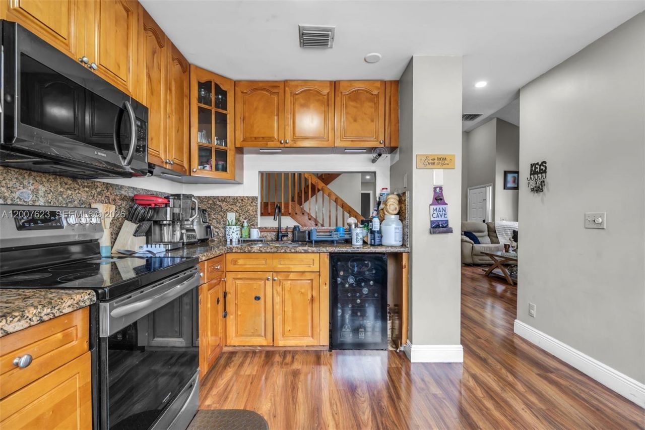 7059 Woodmont Way , Tamarac, FL 33321 Photo