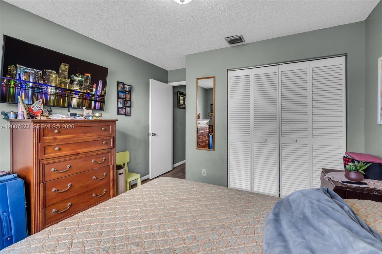 7059 Woodmont Way , Tamarac, FL 33321 Photo