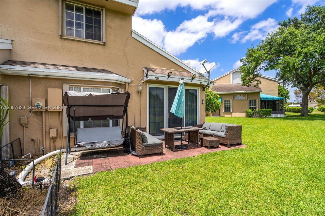 7059 Woodmont Way , Tamarac, FL 33321 Photo