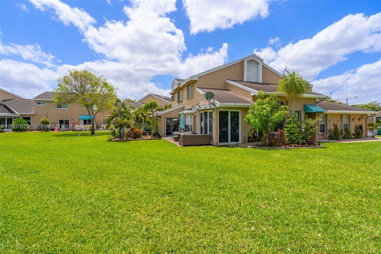 7059 Woodmont Way , Tamarac, FL 33321 Photo