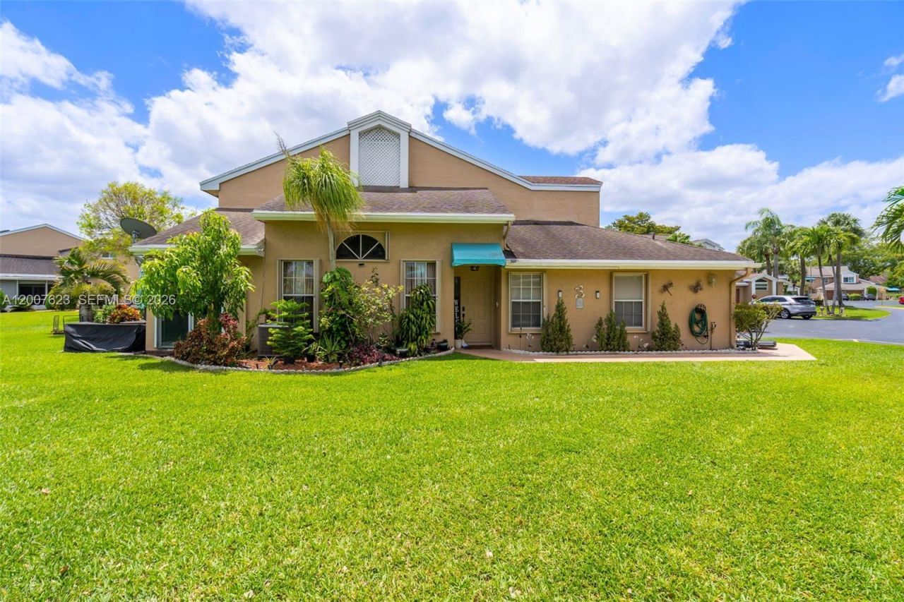 7059 Woodmont Way , Tamarac, FL 33321 Photo