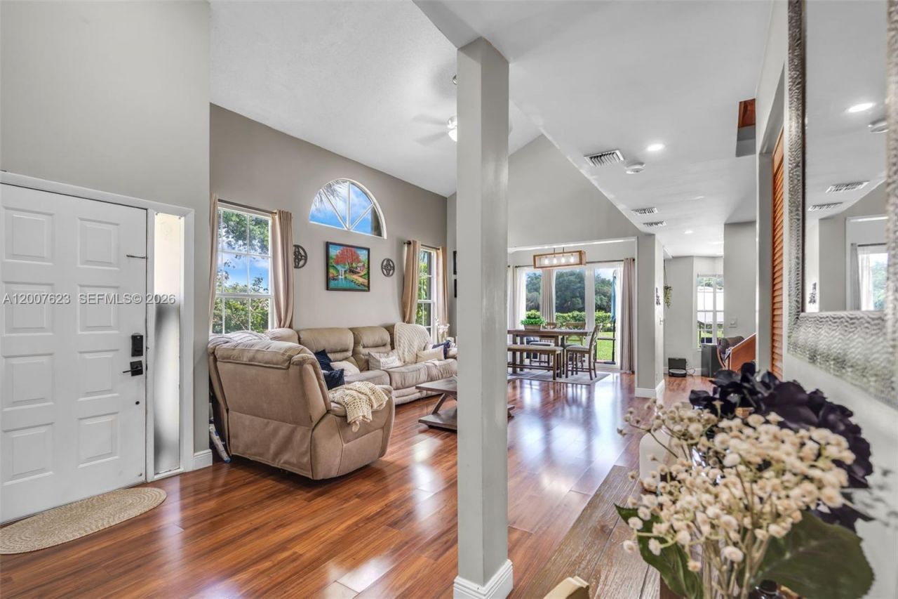 7059 Woodmont Way , Tamarac, FL 33321 Photo