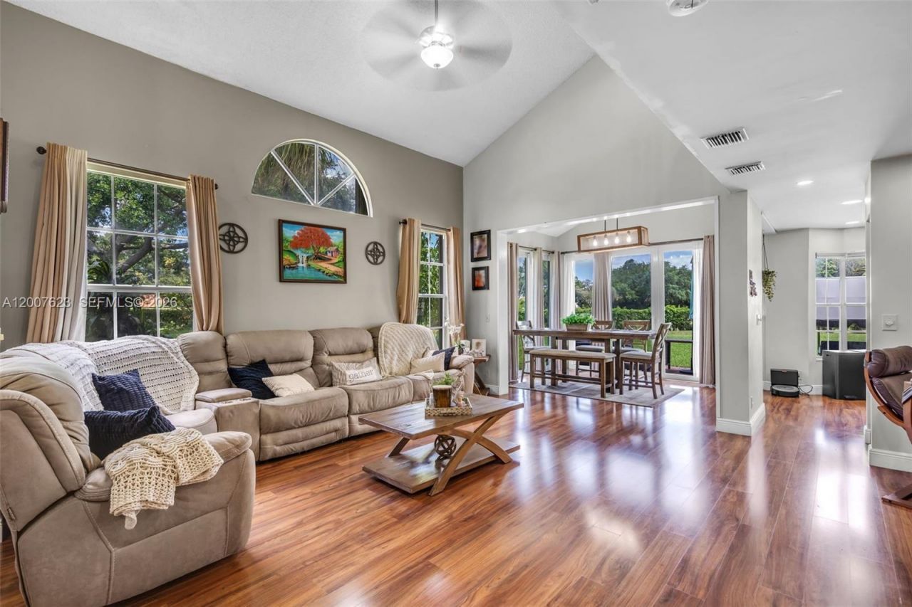 7059 Woodmont Way , Tamarac, FL 33321 Photo