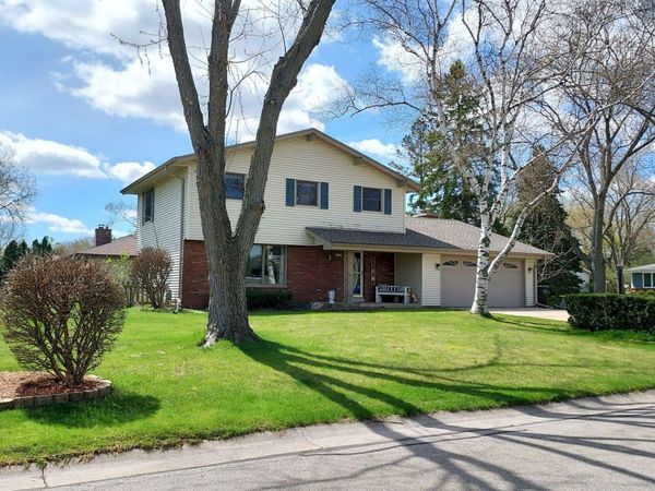 15415 W Fenway Dr, New Berlin, WI 53151