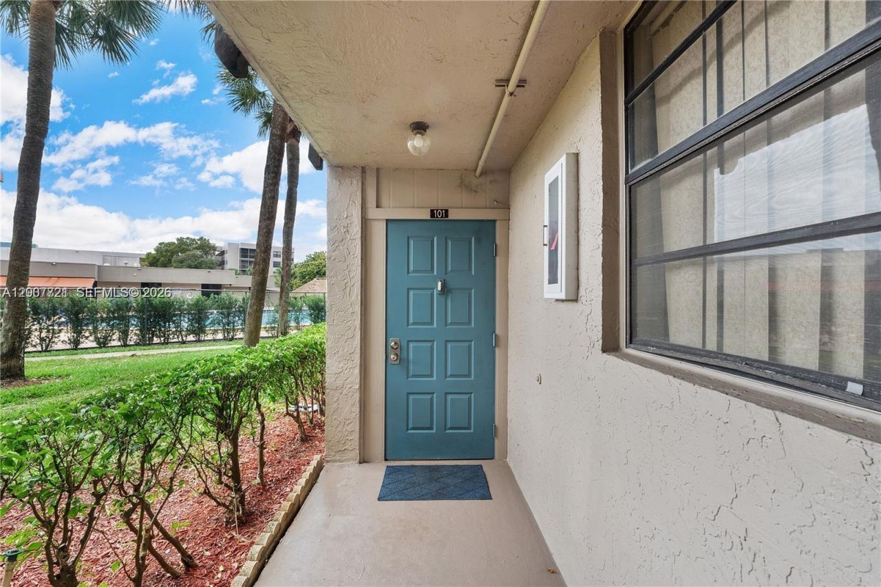1101 Colony Point Cir, Unit 101, Pembroke Pines, FL 33026 Photo