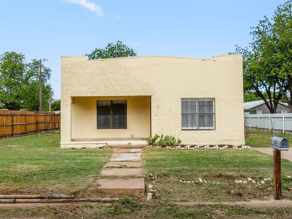 707 N River Street , Seymour, TX 76380
