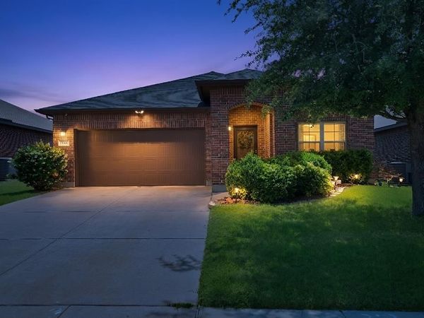 7064 Seton Hall Drive , Fort Worth, TX 76120