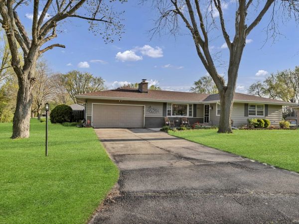 405 Thomas Drive , Sycamore, IL 60178