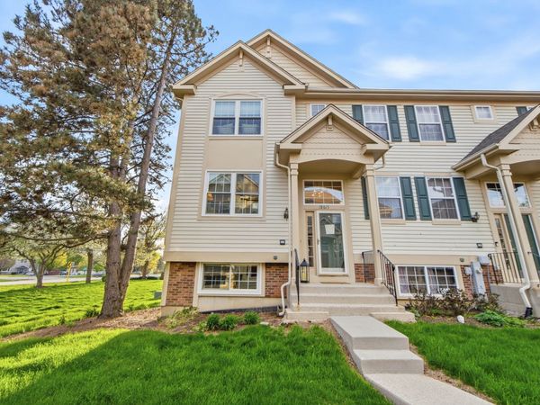 18615 W Sterling Court W, Unit 18615, Grayslake, IL 60030