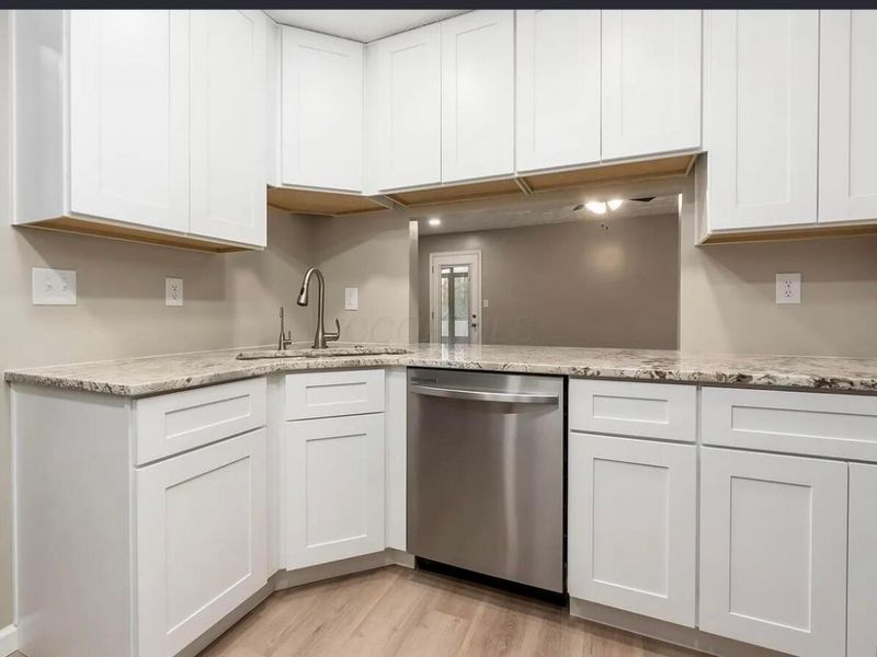 5683 Morningstar Drive , Galloway, OH 43119 Photo 8