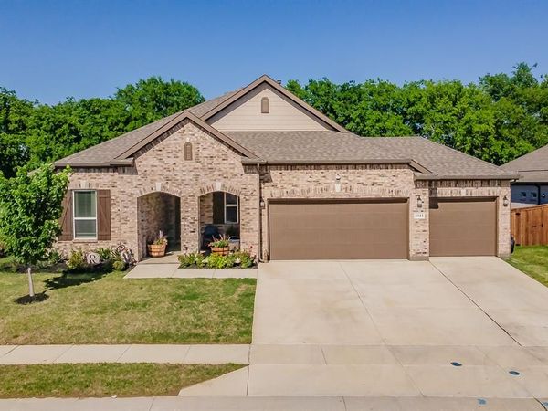 1041 Auburn Drive, Justin, TX 76247
