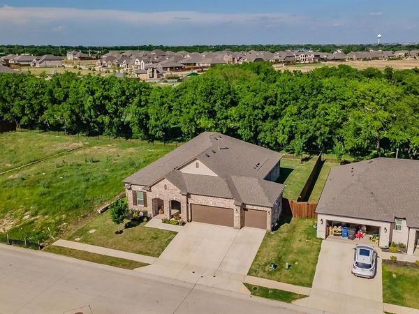 1041 Auburn Drive, Justin, TX 76247
