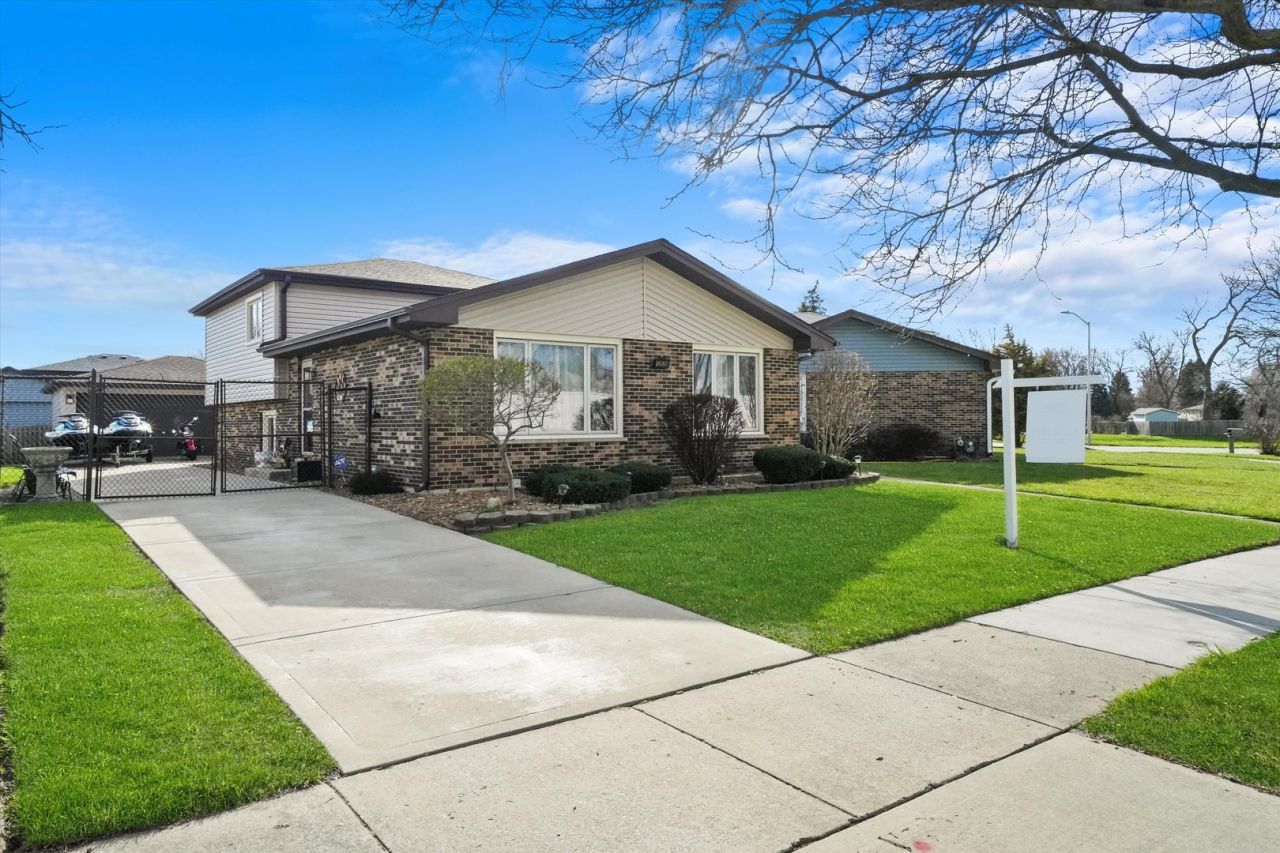 12820 S Blossom Drive , Alsip, IL 60803