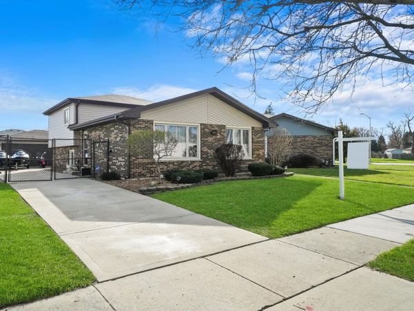 12820 S Blossom Drive , Alsip, IL 60803