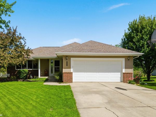 203 W Corry Court, Mount Pleasant, IA 52641