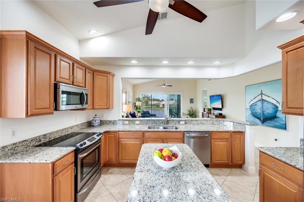 6442 Legacy Cir, Unit 203, Naples, FL 34113 Photo