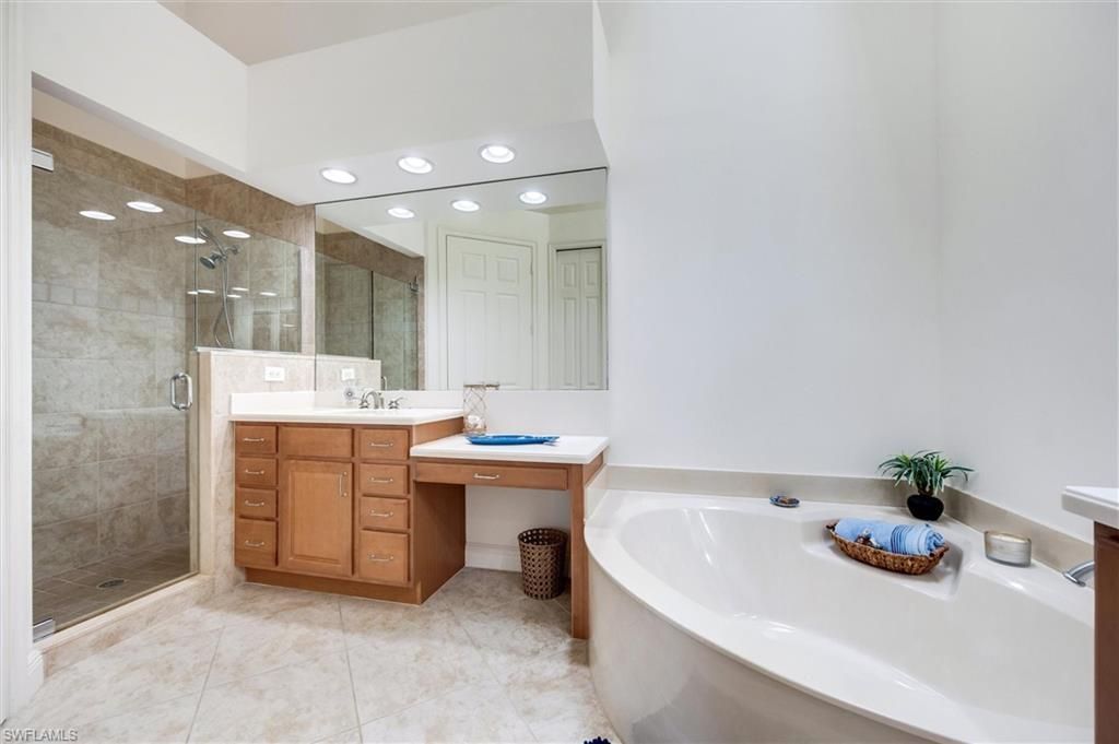 6442 Legacy Cir, Unit 203, Naples, FL 34113 Photo