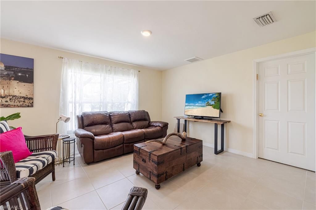 1607 NE 35th Ln, Cape Coral, FL 33909 Photo