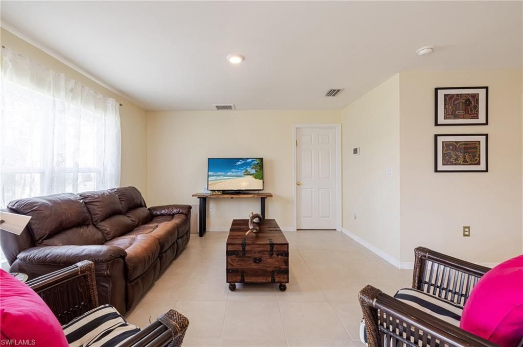 1607 NE 35th Ln, Cape Coral, FL 33909 Photo