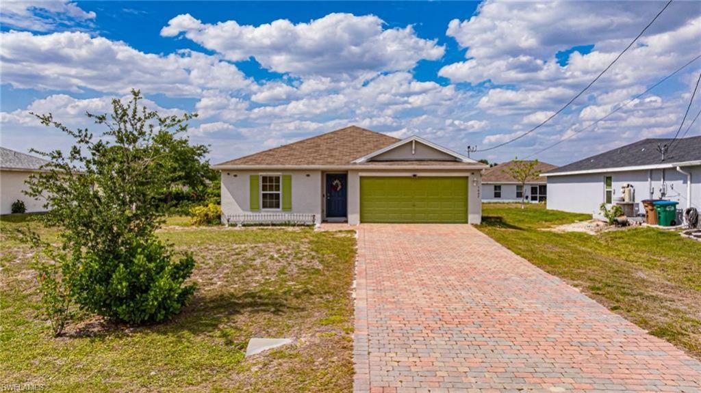 1607 NE 35th Ln, Cape Coral, FL 33909 Photo