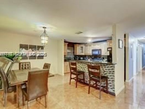 621 S 24th Ave , Hollywood, FL 33020