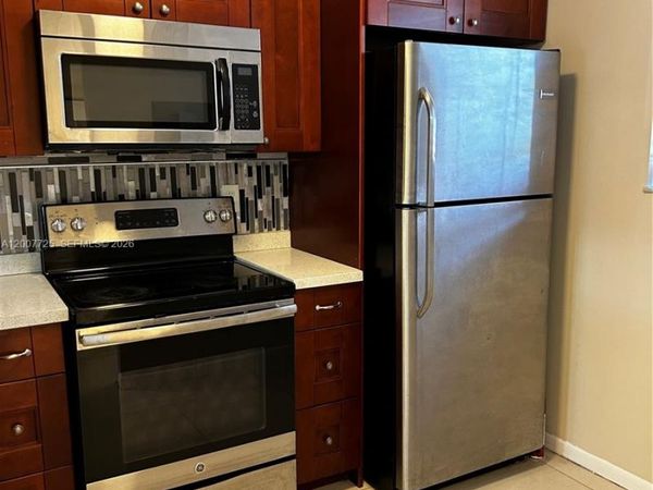 713 NW 103rd Ter, Unit 203, Pembroke Pines, FL 33026