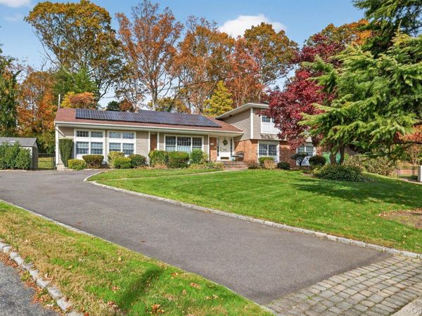 10 Sorgi Court , Plainview, NY 11803