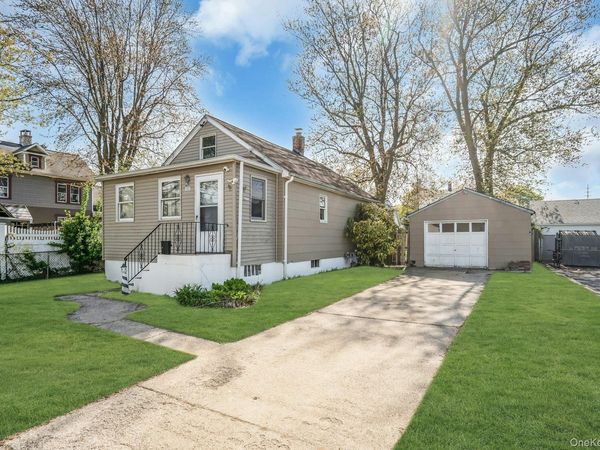 111 S 4th Street , Lindenhurst, NY 11757