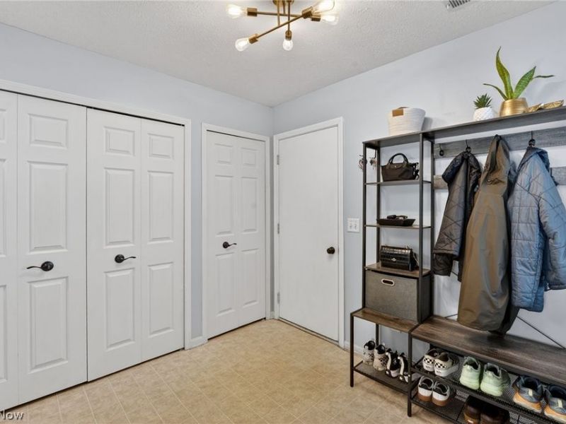 6721 Woodruff Court, Cleveland, OH 44130 Photo 12