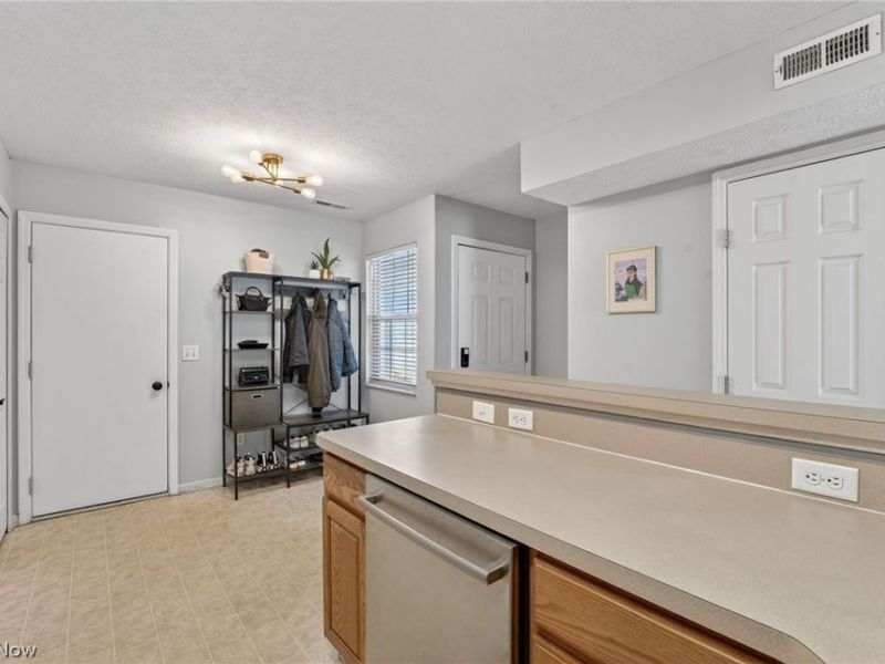 6721 Woodruff Court, Cleveland, OH 44130 Photo 15