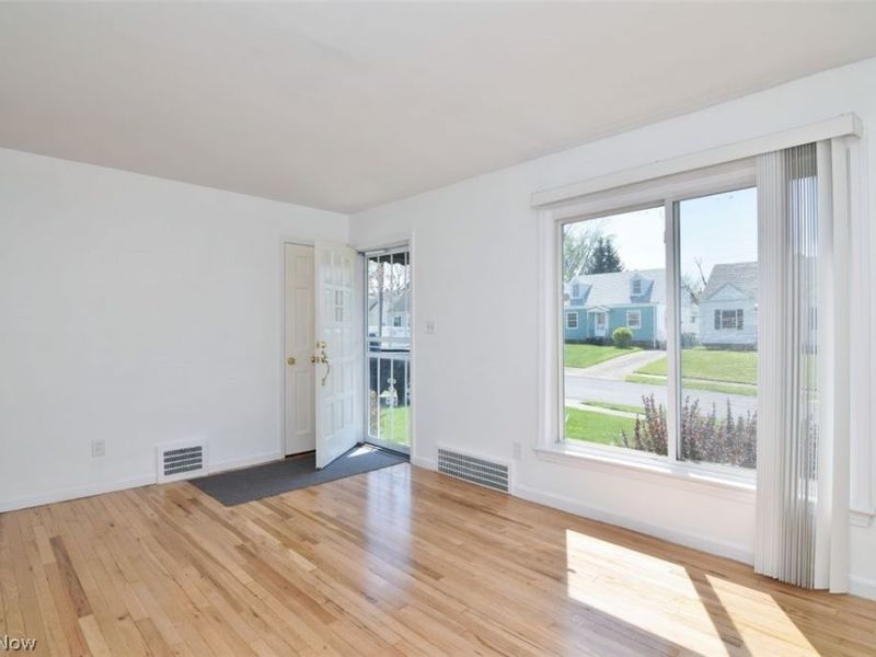 20919 Hansen Road, Maple Heights, OH 44137 Photo 3