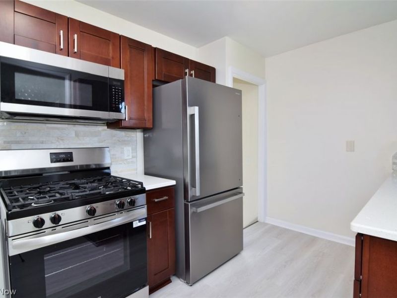 20919 Hansen Road, Maple Heights, OH 44137 Photo 6