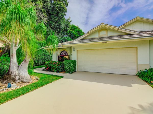 10868 Stafford Circle N, Boynton Beach, FL 33436
