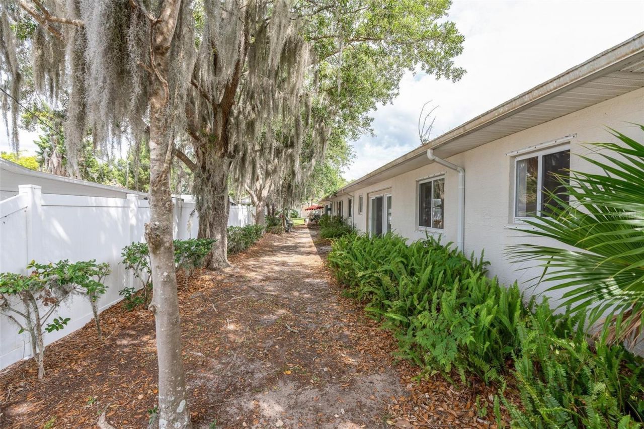 545 Wayne Avenue , New Smyrna Beach, FL 32168 Photo