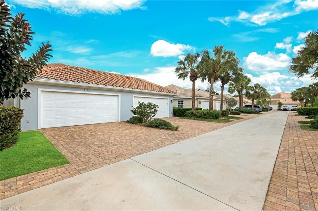 6124 Towncenter Cir, Naples, FL 34119 Photo