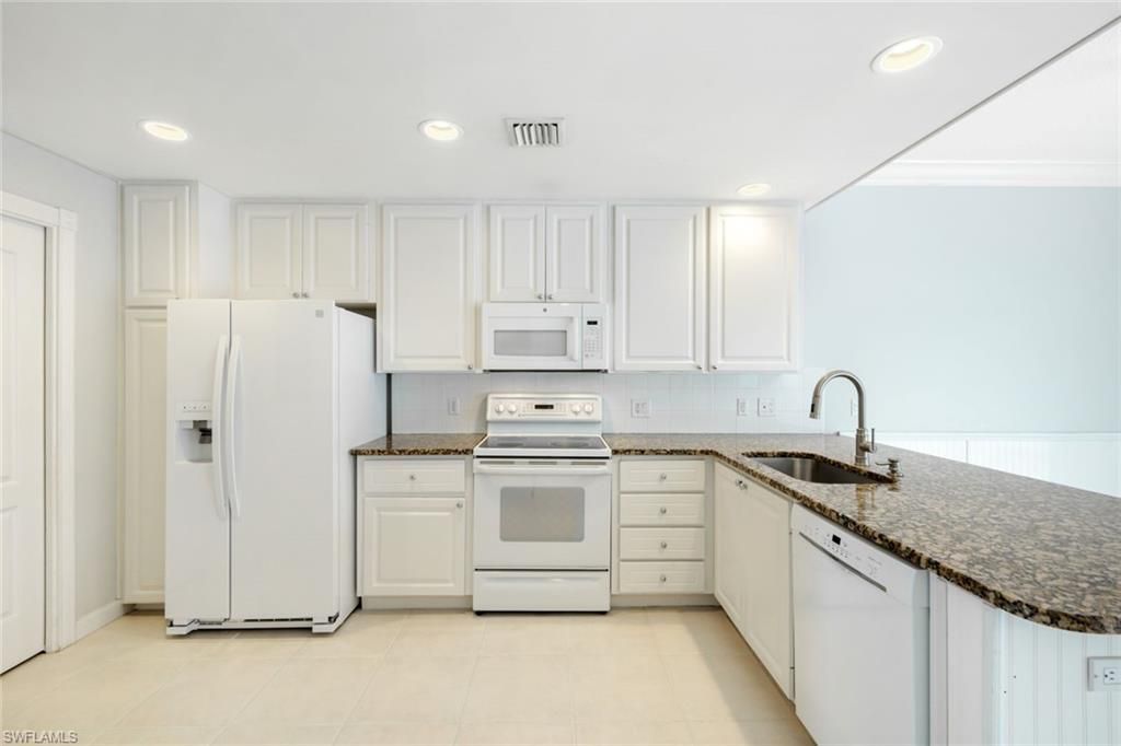 6124 Towncenter Cir, Naples, FL 34119 Photo