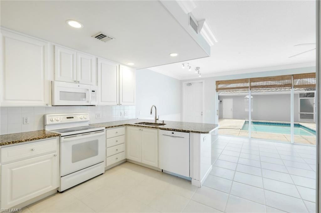6124 Towncenter Cir, Naples, FL 34119 Photo