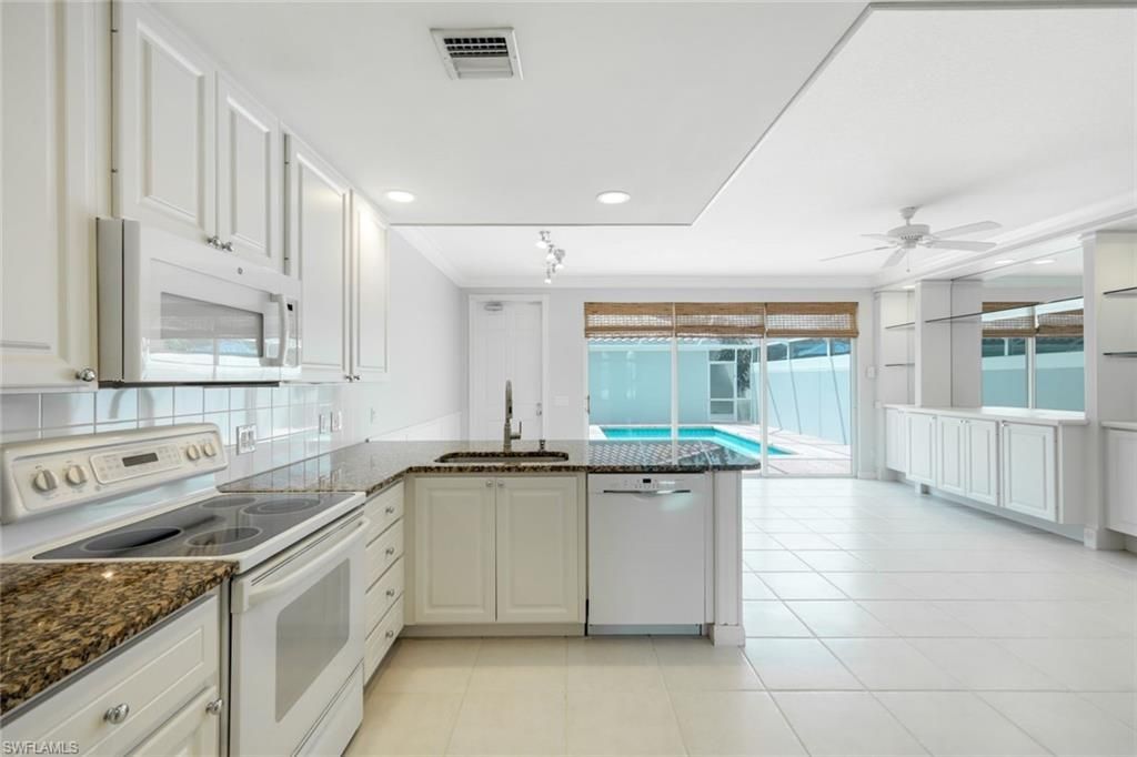 6124 Towncenter Cir, Naples, FL 34119 Photo