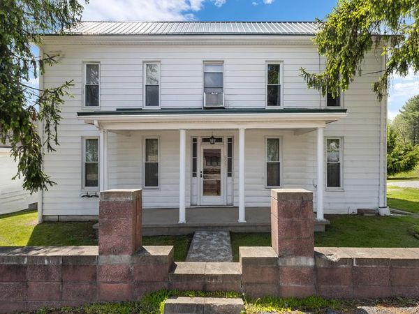 8067 WAYNESBURG PIKE RD, Cameron, WV 26033