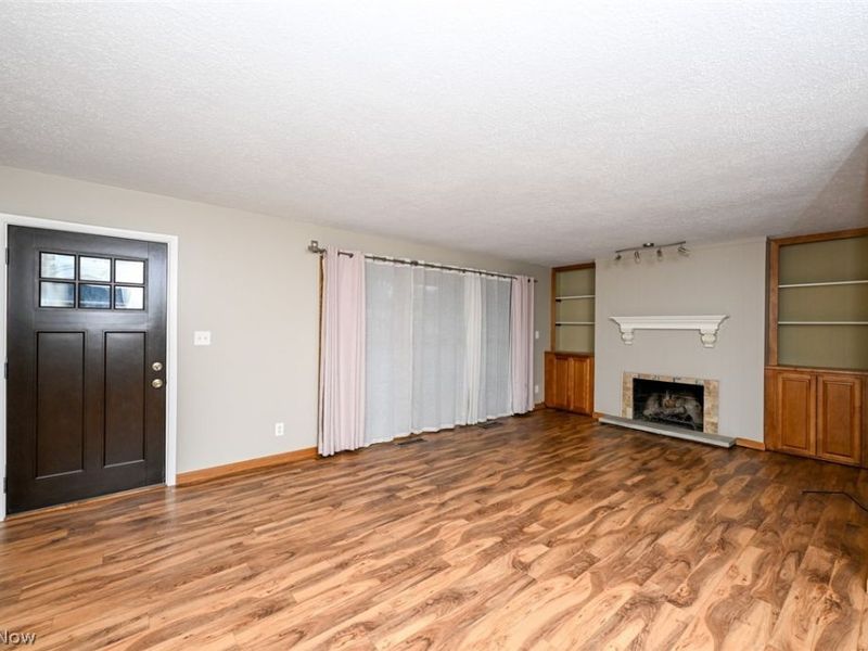 287 Edgewood Drive, Berea, OH 44017 Photo 2