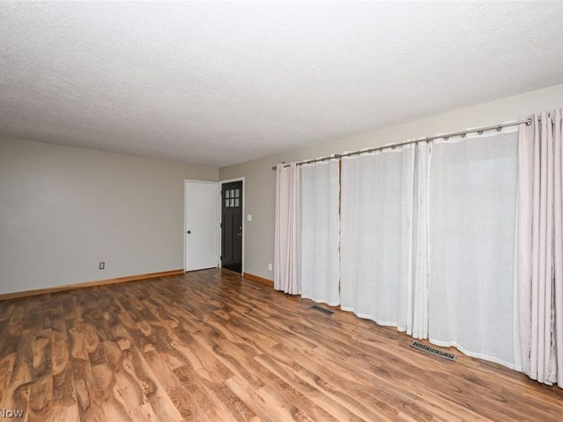 287 Edgewood Drive, Berea, OH 44017 Photo 4