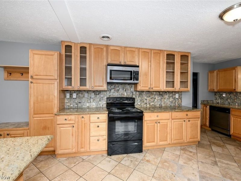 287 Edgewood Drive, Berea, OH 44017 Photo 6