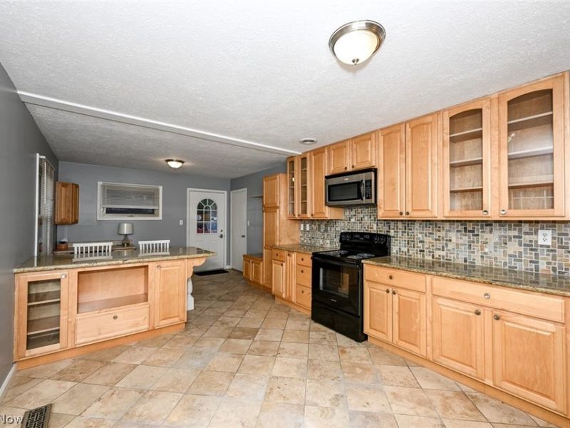 287 Edgewood Drive, Berea, OH 44017 Photo 7